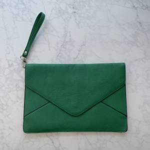Grön kuvertväska från Åhlens!💚