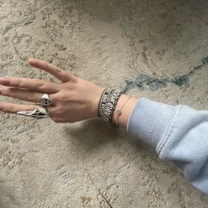 Dior armband  - Dior armband som e så fint, säljer de separata❤️
