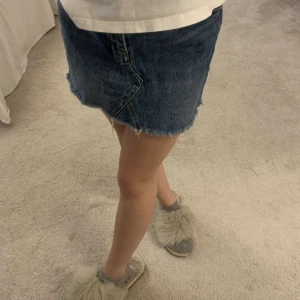 Jeanskjol - Snygg jeanskjol från zara i strl 34👗👗