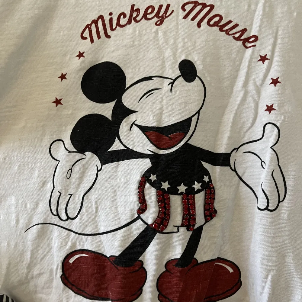 white mickey mouse t shirt (worn). A small stain on the right hand side but it’s barely visible. Would love for this cute t shirt to find a new home ❤️❤️. T-shirts.