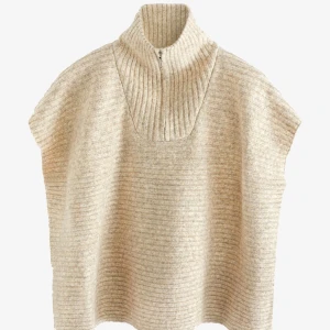 Poncho  - Beige poncho i storlek XXL. Fick fel storlek, helt oanvänd med lappen kvar. Nypris 588 sek.