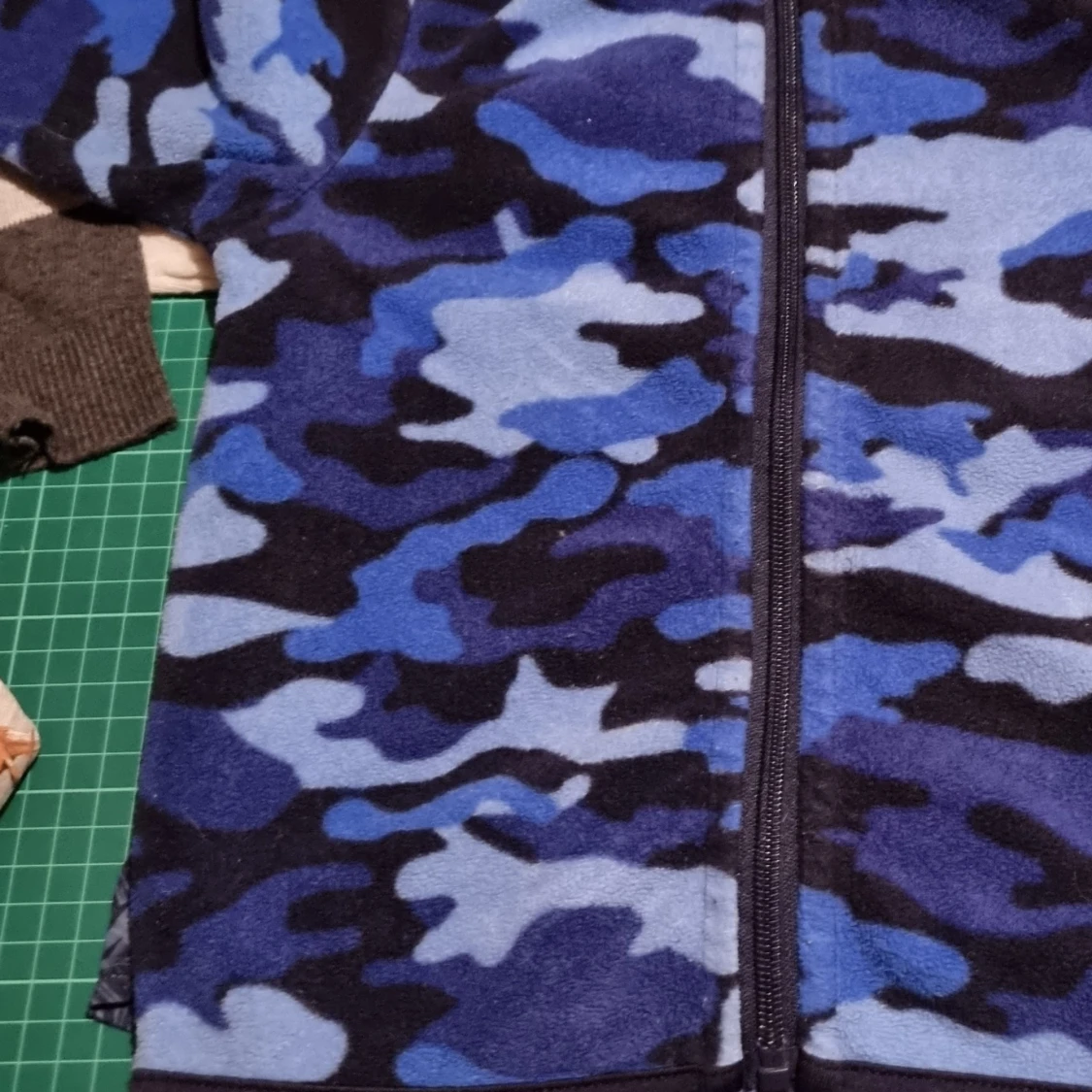 En fleecetröja.Barn. Stl 98 - 90