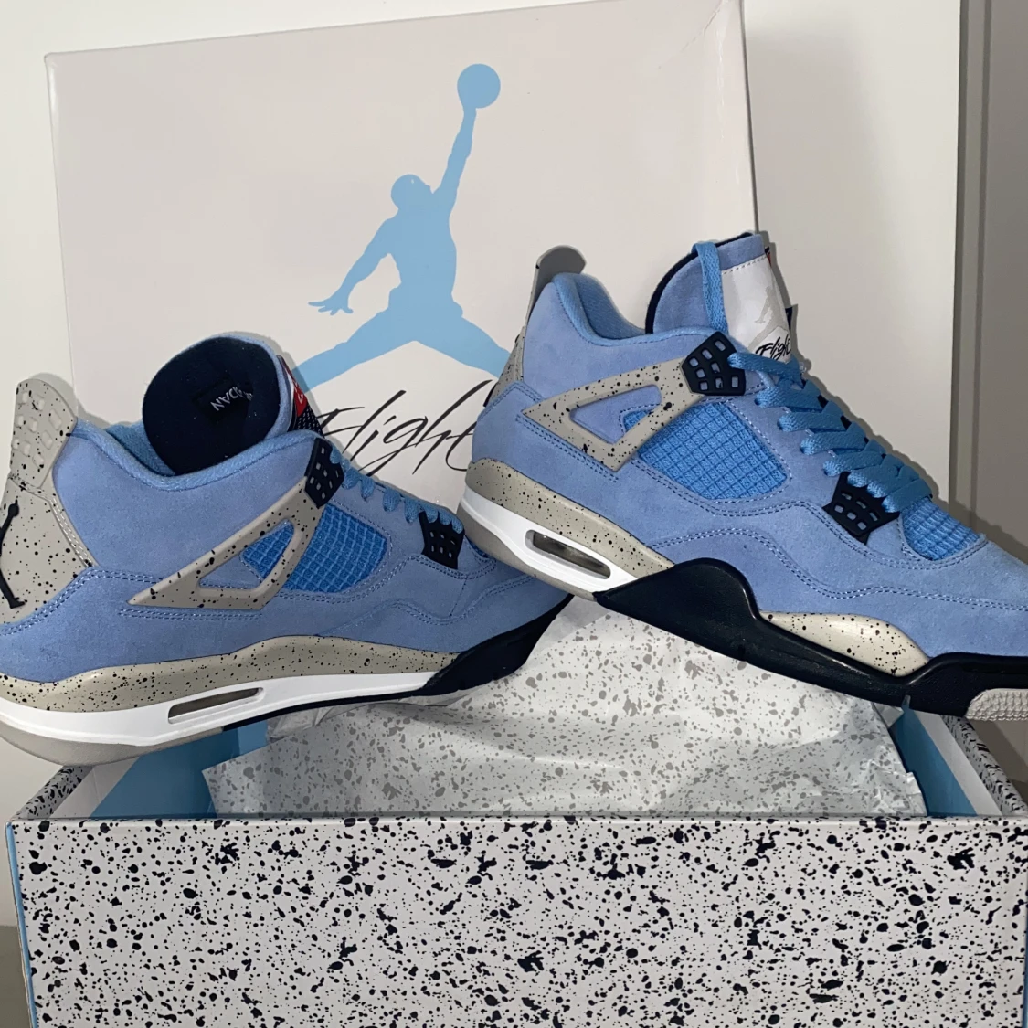 AIR JORDAN 4 RETRO UNIVERSITY BLUE