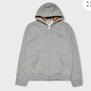 Burberry zip hoodie stl L - Skriv vid intresse Köpt från garmsmarket