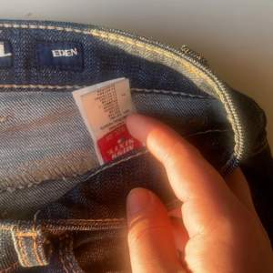 Supersnygga lowwaist miss sixty jeans med snygga fickor❤️😍 straight i modellen (inte skinny) superbra skick🫶