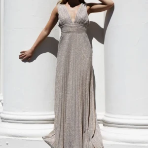  Balklänning - Passar inte mig tyvärr! 😢 midjemått ca 73cm! (första bilden är lånad) 