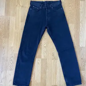 Weekday Space raka vida jeans i utmärkt skick, säljer pga att de är för små. 