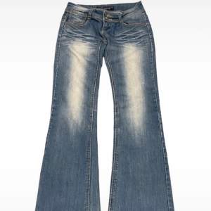 Jättefina lågmidjade jeans som tyvärr va för små på mig :(