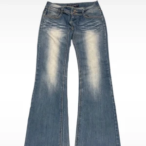 Lågmidjade jeans - Jättefina lågmidjade jeans som tyvärr va för små på mig :(