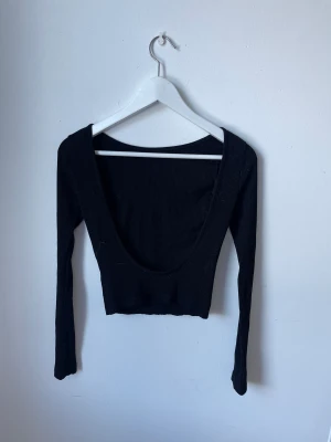 Open back - Superfin openback tröja, använd ett fåtal gånger då den ej passar mig och inte kommer till användning!