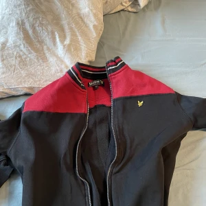 Lyle scott. Nike - En Lyle and scott zip hoodie storlek 15 år passar stolek S knappt använd 400kr Nike zip stolek xs 300kr 