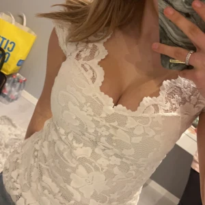 Vit spetstopp - Vit spets topp från gina. Bra skick 