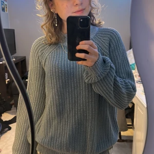 Stickad tröja  - En jättefin ljusblå stickad tröja från VeroModa. Aldrig använd, alltså nyskick. Är i storlek xs men skulle oxå passa s/m 💗