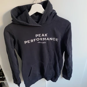 Peak performance hoodie  - Oanvänd peak performance hoodie 