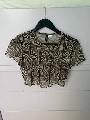Sheer Trippy Crop Tshirt - Kan mötas upp i sthlm!