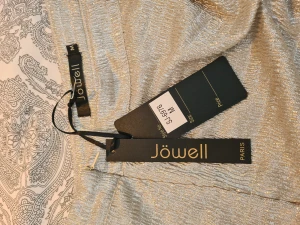 Guld minikjol - Guldig minikjol. Passar perfekt till metallic trenden. Helt ny!