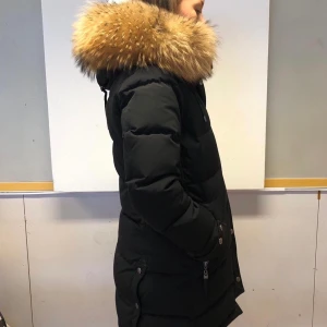 Hollies jacka - Lånade bilder!! min hollies jacka i modellen subway, påminner mycket om canada goose, använd 2 vintrar men ligger bara i garderoben just nu. Köpt för 5000 💗kom privat för fler bilder, har storlek 34 i denna vilket motsvarar xs o jag är 169 