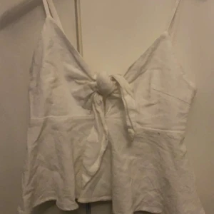 Topp - Hej!  Säljer denna jätte fina topp. Knappt använd så den är i jätte fint skick. Tveka inte att höra av er om frågor osv.