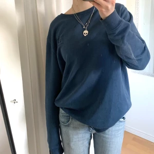 Blå sweatshirt  - Basic Blå sweatshirt från Hampton republic🤍
