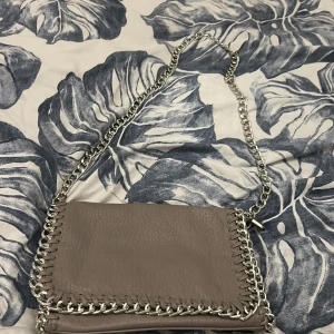 Tiamo väska  - Säljer en tiamo väska , använd 2 följer 