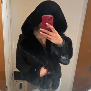 Jacka - Använt 2 ggr Passar en storlek S