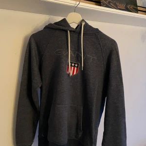 Hoodie - Hej! Säljer nu min Gant hoodie som är i bra skick. Det är storlek S