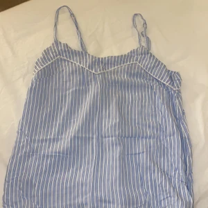 Nattlinne från H&M  - En fin nattlinne från hm i storlek xs-s, knappt använt 😍lite genomskinlig 