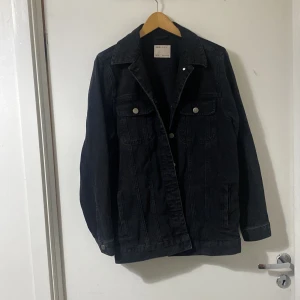 Jeansjacka  - Storlek : M/L Använt 1 gång  
