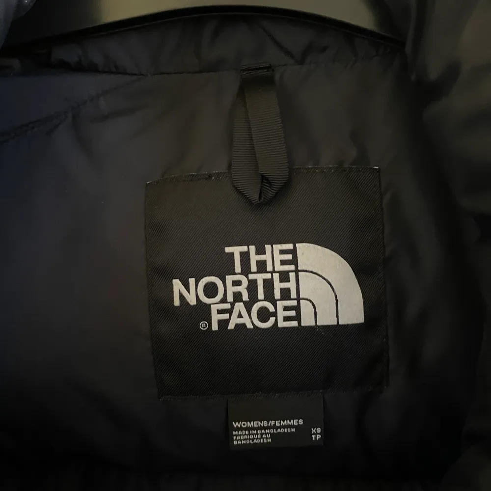 En svart vinterjacka från The North Face i storlek XS. Säljer pga att den är för liten för mig. :). Jackor.