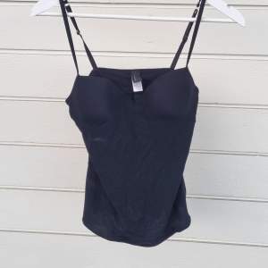 Flexible black top with built in bra, very comfortable but it doesnt fit my style anymore. In good condition.