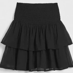 volangkjol - inte min stil längre:) men 10/10 skick! skriv om ni vill ha mer bilder<3