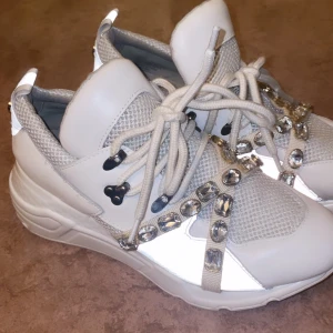 Skor - Steve Madden skor i strl 37/38, passar en 37a. 