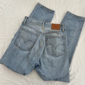 Levis jeans - Supersnygga vintage Levis jeans, sitter perfekt! Passar en XS!
