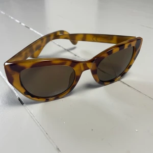 Glasses - Köpta på Weekday, bra skick 🖤