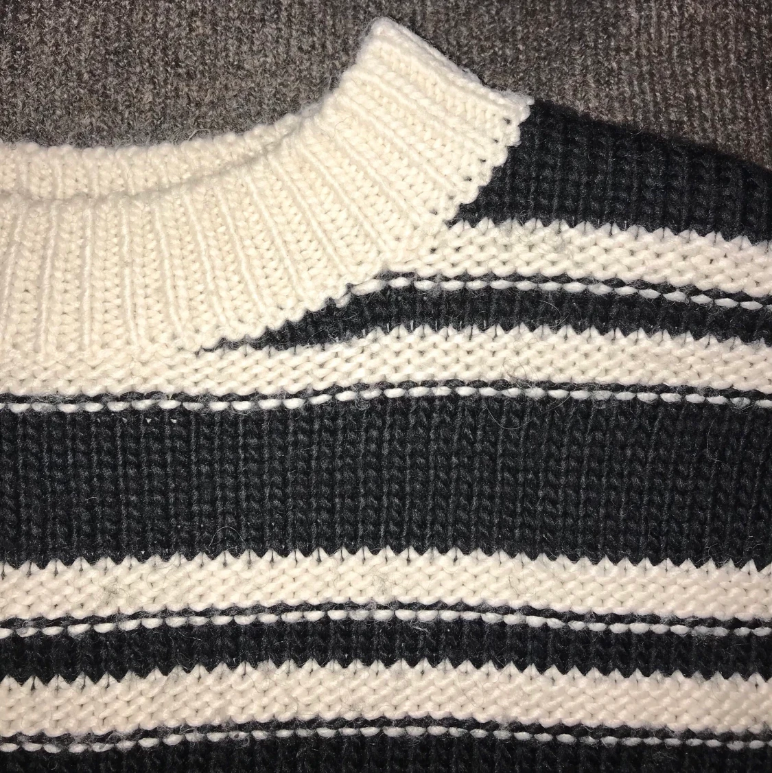 H&M Stickad tröja i XS  - 90