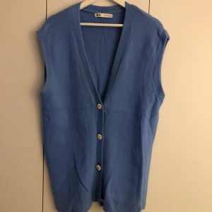 Stickad väst Zara - Stickad väst