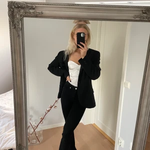 Body - Snygg vit body som går att matcha till allt