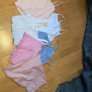 Linnen  - Jag säljer 6stycken i storlek XS,XXS,140  Jag säljer dessa eftersom dom kommer inte till andvändning och vissa är för små! För mer bilder och mer info skriv till mig! 