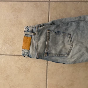 Monki  - Jeans från monki  Passar inte mig längre  St S