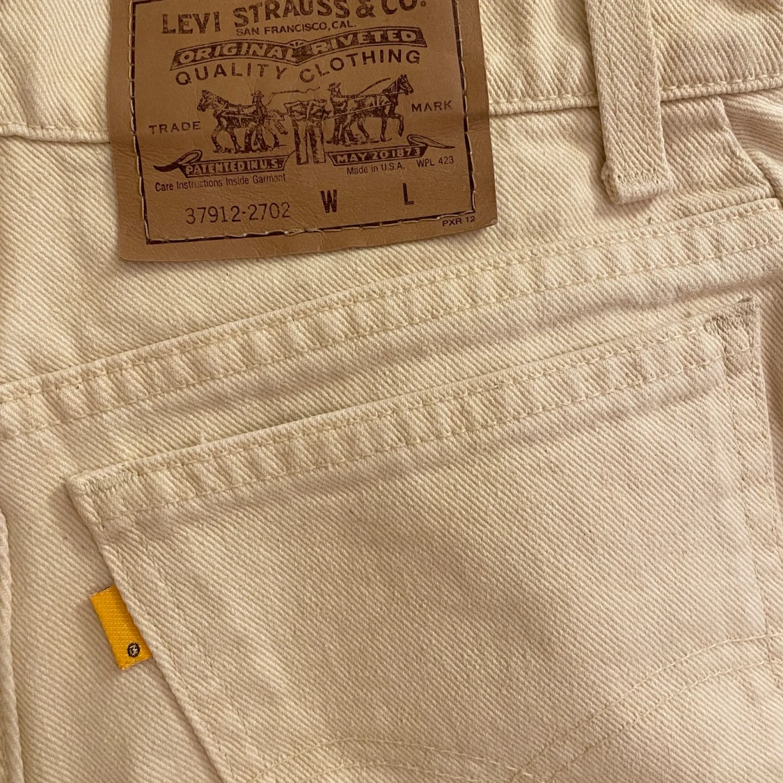 Levis shorts ljusgula  - 90