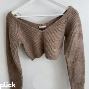 Stickad tröja  - !inte min bild! Från Gina tricots premium collection. Så fin model men kommer tyvärr inte till användning💞💞skriv privat för egna bilder💗