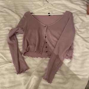 Kofta - Aldrig använt  köpare står för frakt  Storlek L men inte så stor ändå, mer som M