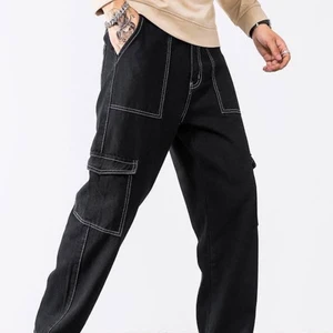 Cargopants - Säljer dessa underbara cargopants som aldrig kommit t användning då de varit  för långa på mej som är 1,56 och inte helt passar t min stil längre!! De är i otroligt bra skick och man kan dra in de i midjan och även längst ner på byxbenet, i strl small