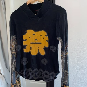 Vintage tröja  - Samma mönster fram som bak, står ingen storlek i men tippar på S/M. Långa ärmar dom kom typ knappt med på bilden helt 