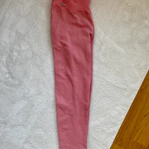 Aimn Tights  - Rosa Aimn tights  Ej full längd  Storlek S 