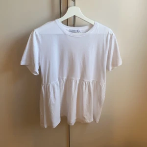 Volang tröja - Snygg tröja från lager 157 den är oanvänd. Det är storlek 150 men jag är en storlek S och skulle säga att den passar S och M också. Jag säljer för 50+frakt (45)