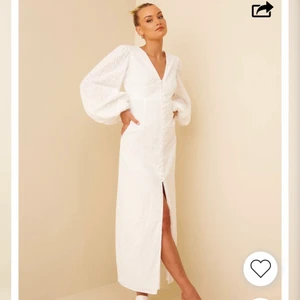  vila klänning - Vila klänning - VIMALINA L/S PUFF SLEEVE MAXI DRESS i st 34 passar 36/38 då den är större i st. Helt ny med lappar 799kr