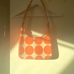 Vintage Pristine handväska - En sån drömmig väska och önskar den var min stil. Har behållt ganska länge men känner att någon annan skulle kunna få mer användning av den här super fina vintage väskan.🧡✨