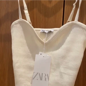 Zara linne - Formar fint, aldrig använt! Direkt pris 190!