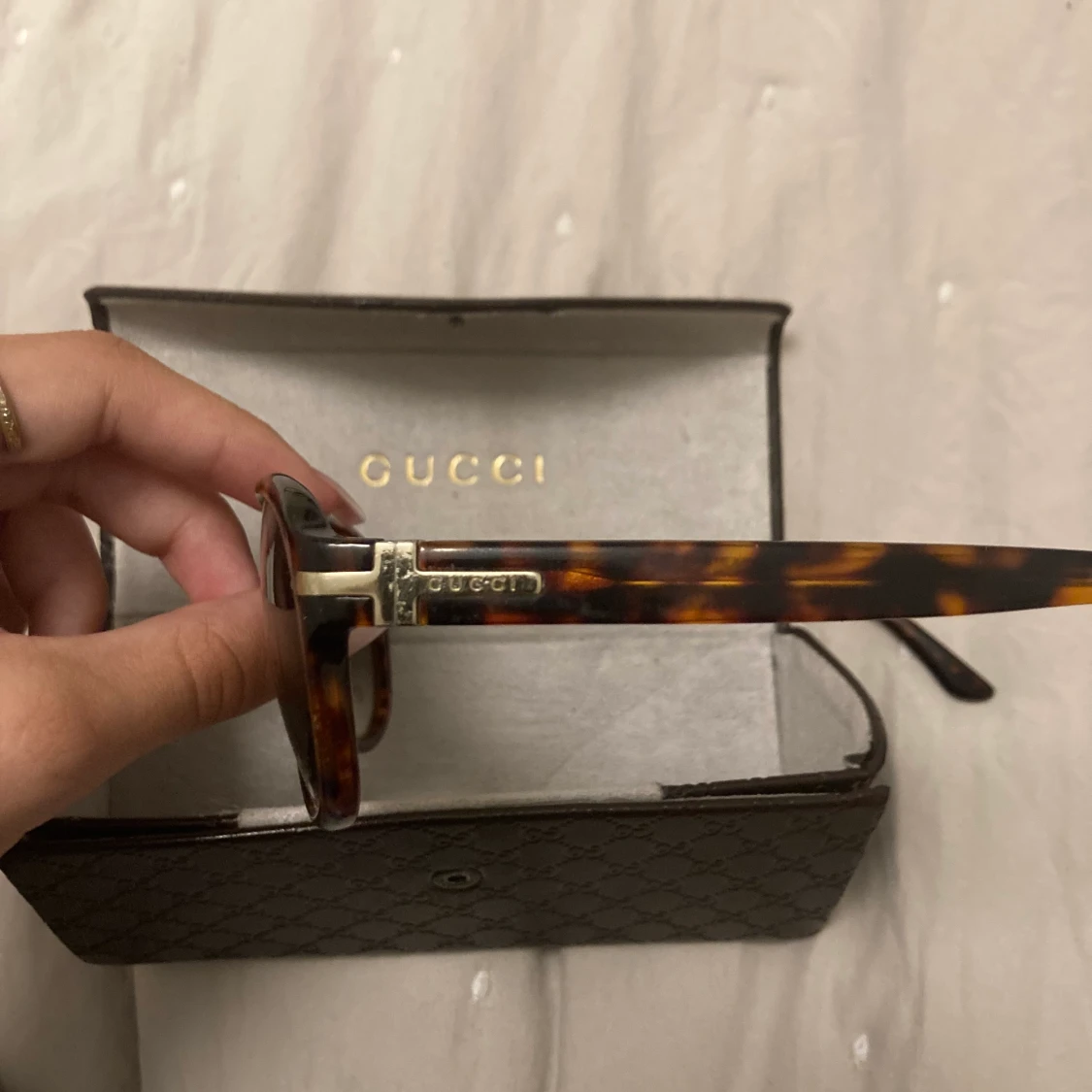 Gucci solglasögon  - 90